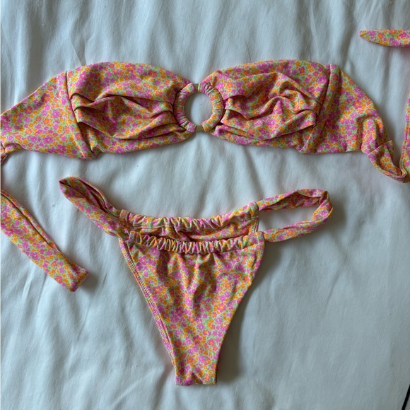 KULANI KINI’S // BANDEAU + ROUCHED THONG - CHAMPAGNE BLOSSOM - Picture 6 of 6